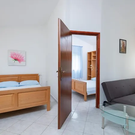 Secluded Irma With Pool On The Edge Of Forest In Liznjan, Istria, Croatia Hotel 4*