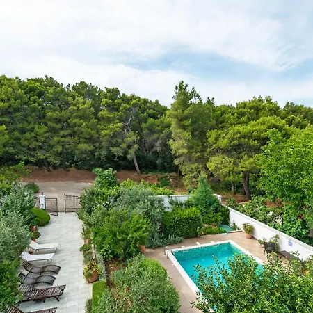 Secluded Irma With Pool On The Edge Of Forest In Liznjan, Istria, Croatia Hotel 4*