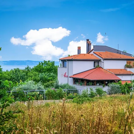 Secluded Irma With Pool On The Edge Of Forest In Liznjan, Istria, Croatia 4* Ližnjan